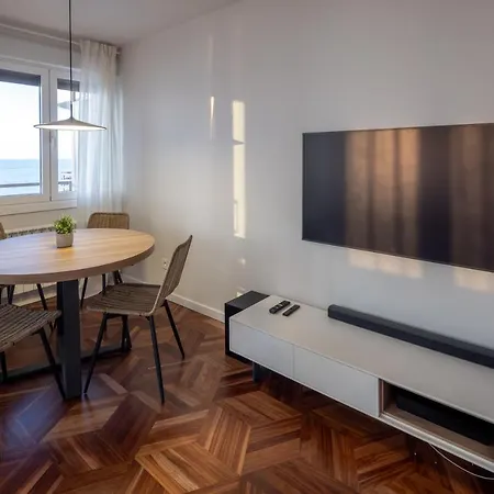 Apartment With Parking By Aston *